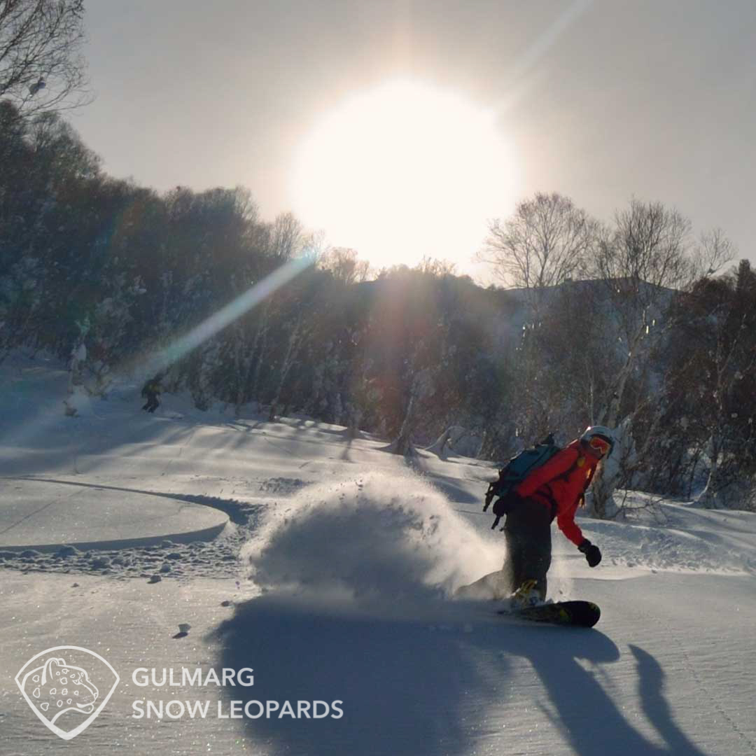 Snowboarding girl in Gulmard